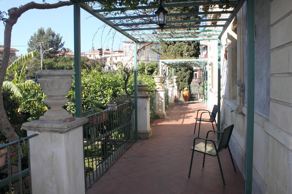 Villa Manasse Ачі-Кастелло Номер фото